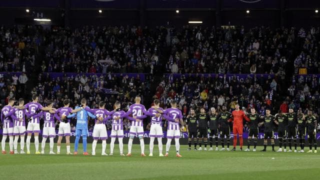 Emotivo minuto de silencio en el Valladolid-Real Madrid en memoria de Pelé