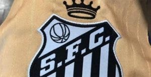 El Santos usará una corona en su uniforme para homenajear a Pelé