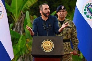 Bukele refuerza su aprobación con 9 meses de mano dura contra pandillas