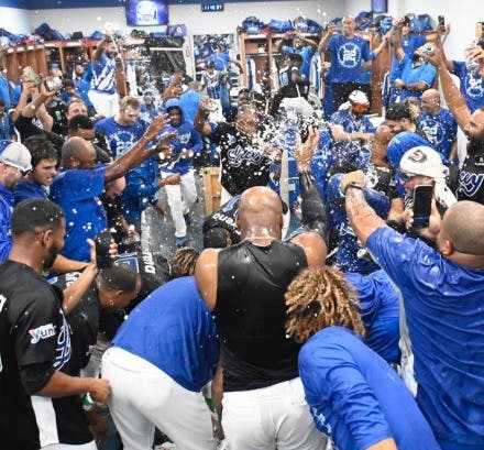 En el segundo duelo de este viernes entre Tigres y Leones, el diestro veterano César Valdez (4-0) laboró 6.2 entradas de una carrera limpia para extender su invicto en la temporada.