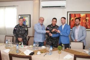 PN recibe visita  secretario y vicecónsul  embajada de Canadá