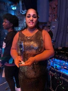 Ivon Espinosa recibe reconocimiento por trayectoria