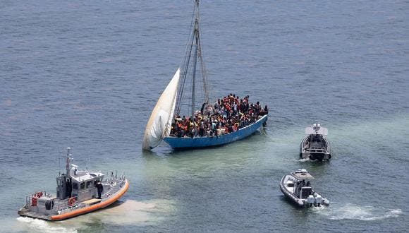 Al menos 500 migrantes llegan a los Cayos de Florida