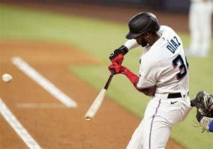 Orioles firman a Lewin Díaz; liberan a O’Hearn