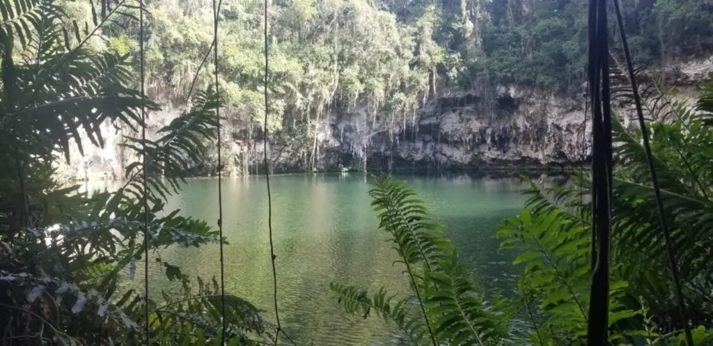 El lago de Los Zaramagullones, el más grandes y el único que se puede ver sin bajar a las cavernas en el Parque Nacional Los Tres Ojos