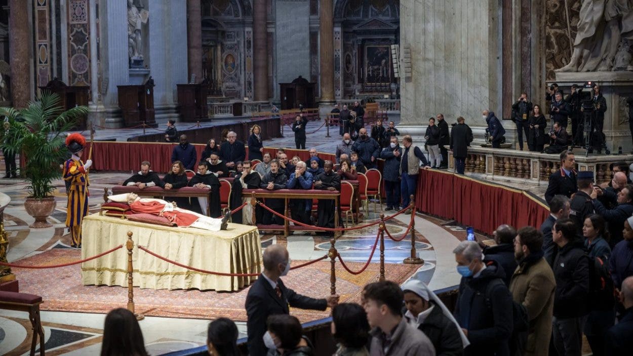 El Vaticano sigue recibiendo admiradores de Benedicto XVI