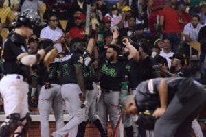 Estrellas derrotan nuevamente a las Águilas Cibaeñas