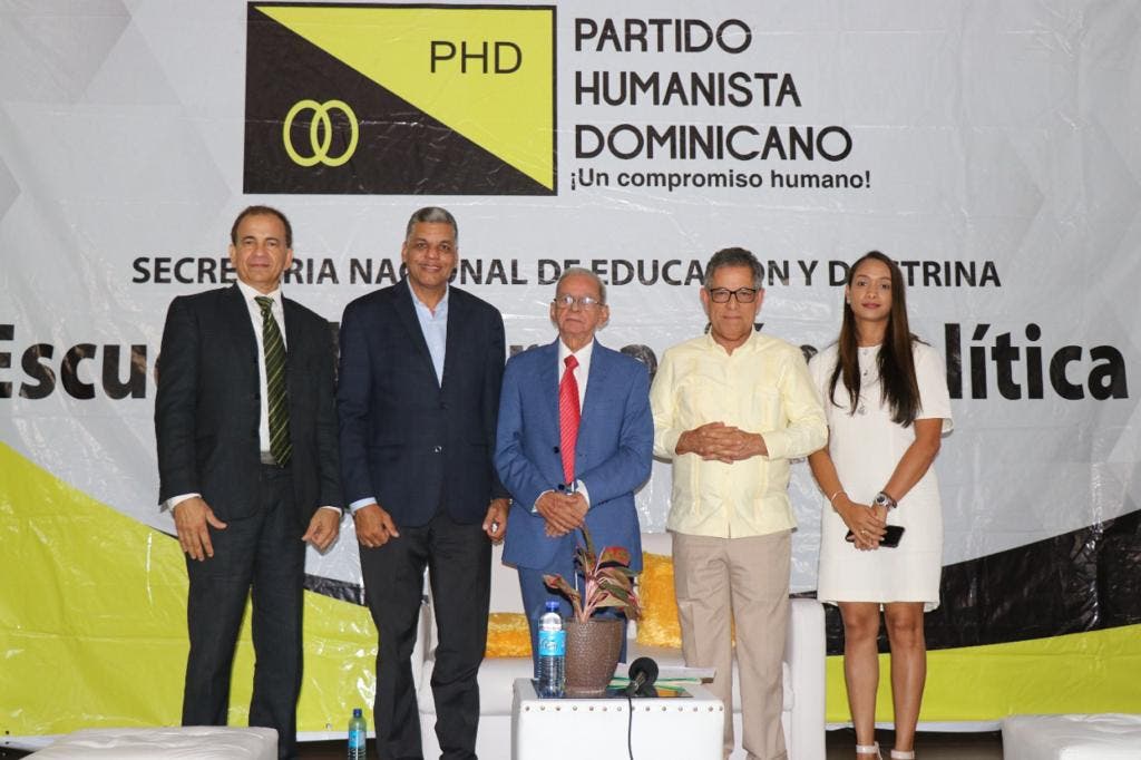 PHD reinaugura escuela de formación política en Santiago