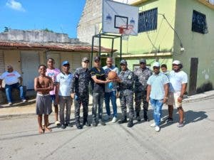 Director PN dona cancha en Manoguayabo