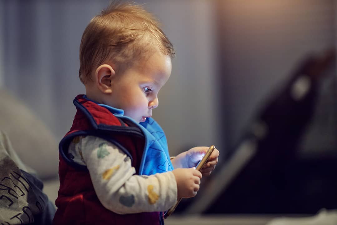 Móviles y bebés: la distracción de hoy, el problema de mañana