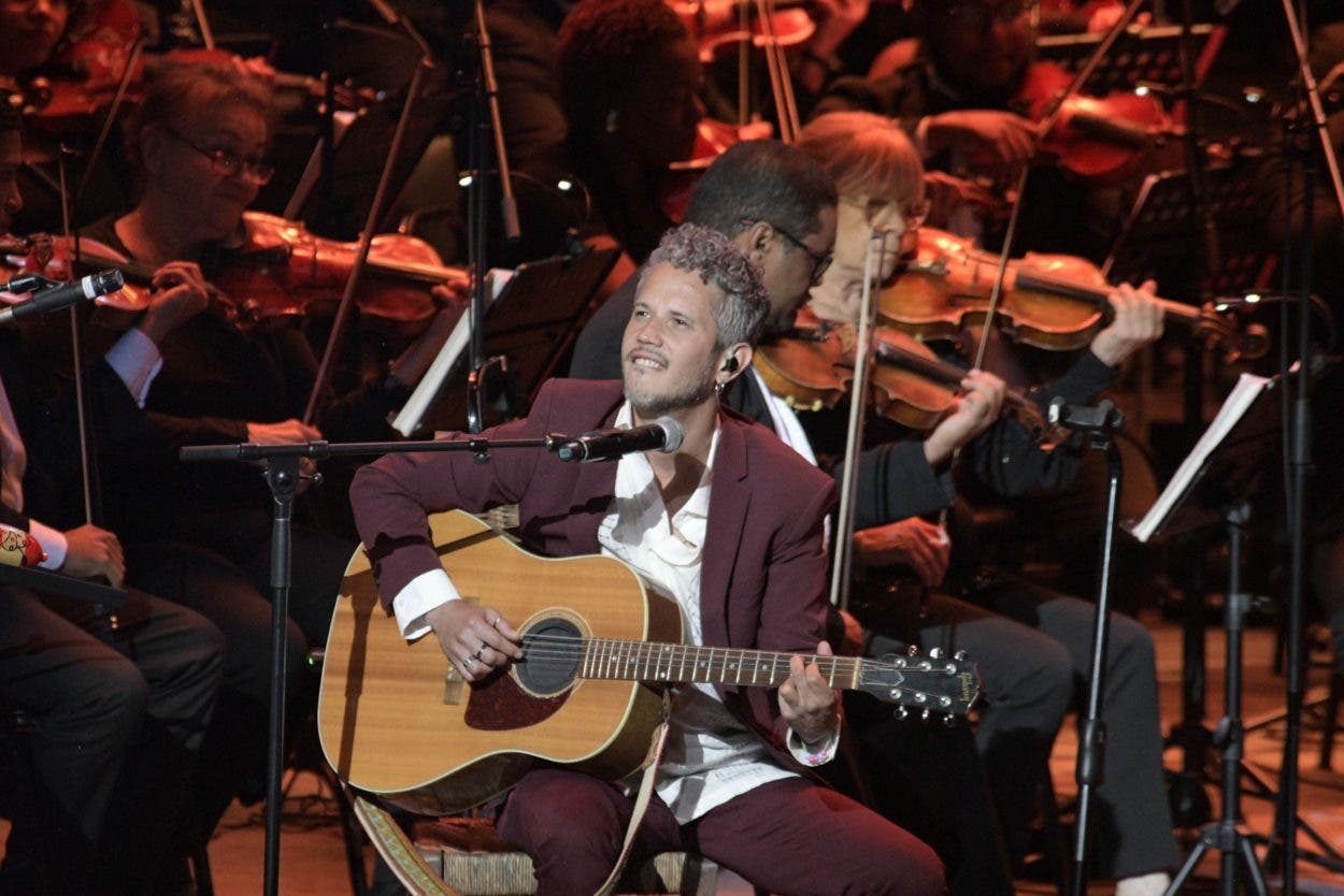 Vicente García brilla en concierto Teatro Nacional