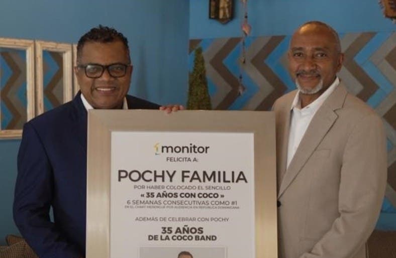 Pochy Familia recibe reconocimiento de Monitor Latino