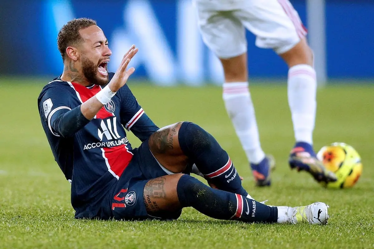 Neymar sufre un esguince de tobillo con lesiones en los ligamentos