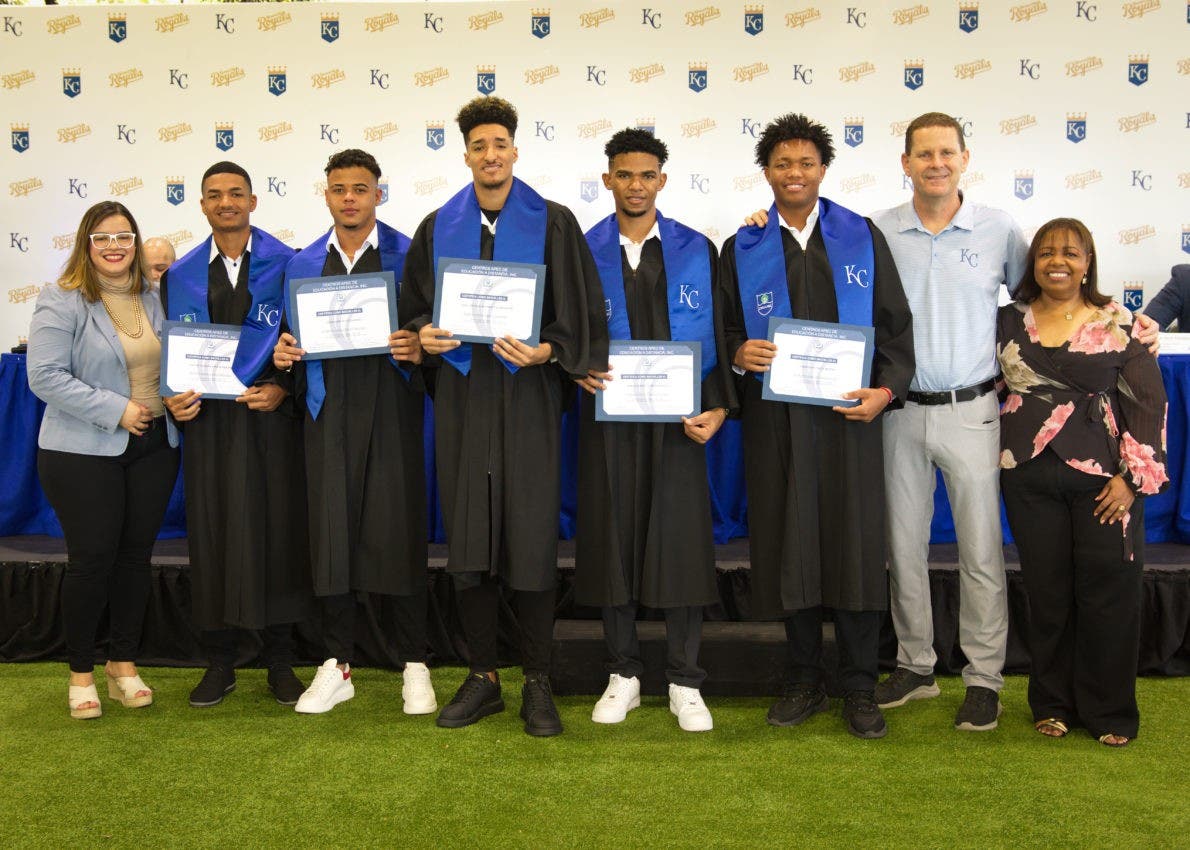 Reales de Kansas City realiza graduación de 24 jugadores