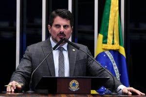 Senador acusa a Bolsonaro de intentar convencerlo para dar golpe de Estado