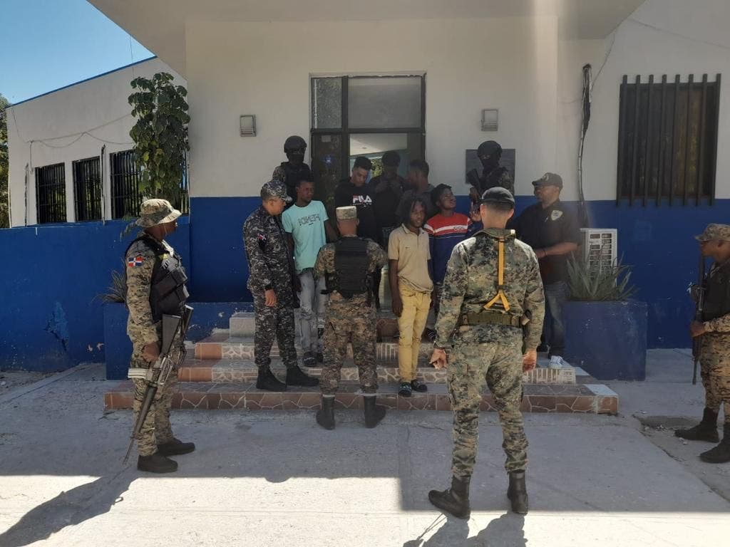 Ejército apresa haitianos sospechosos de matar policías en su país