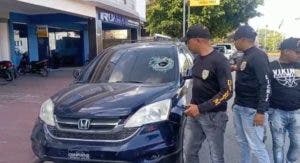 PN informa identificará hombre rompió cristal de yipeta