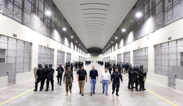 Aislados y máxima seguridad, así estarán 40 mil pandilleros en El Salvador