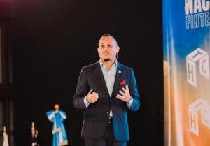 Arrestan a presunto estafador Jairo González