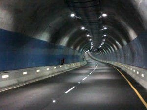 Cierran por caída de losas el túnel de la UASD