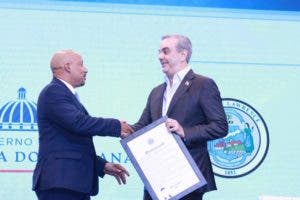 Abinader y líderes de la diáspora destacan iniciativa de alcalde de Lawrence en cumbre