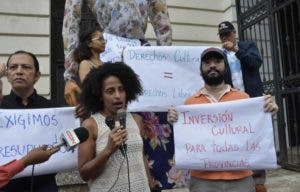 Teatristas se manifiestan