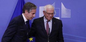 Blinken expresa a Borrell su apoyo a normalizar relaciones de Serbia y Kosovo