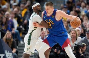 Los Nuggets doman a los Bucks y Murphy sella 10 triples en LA