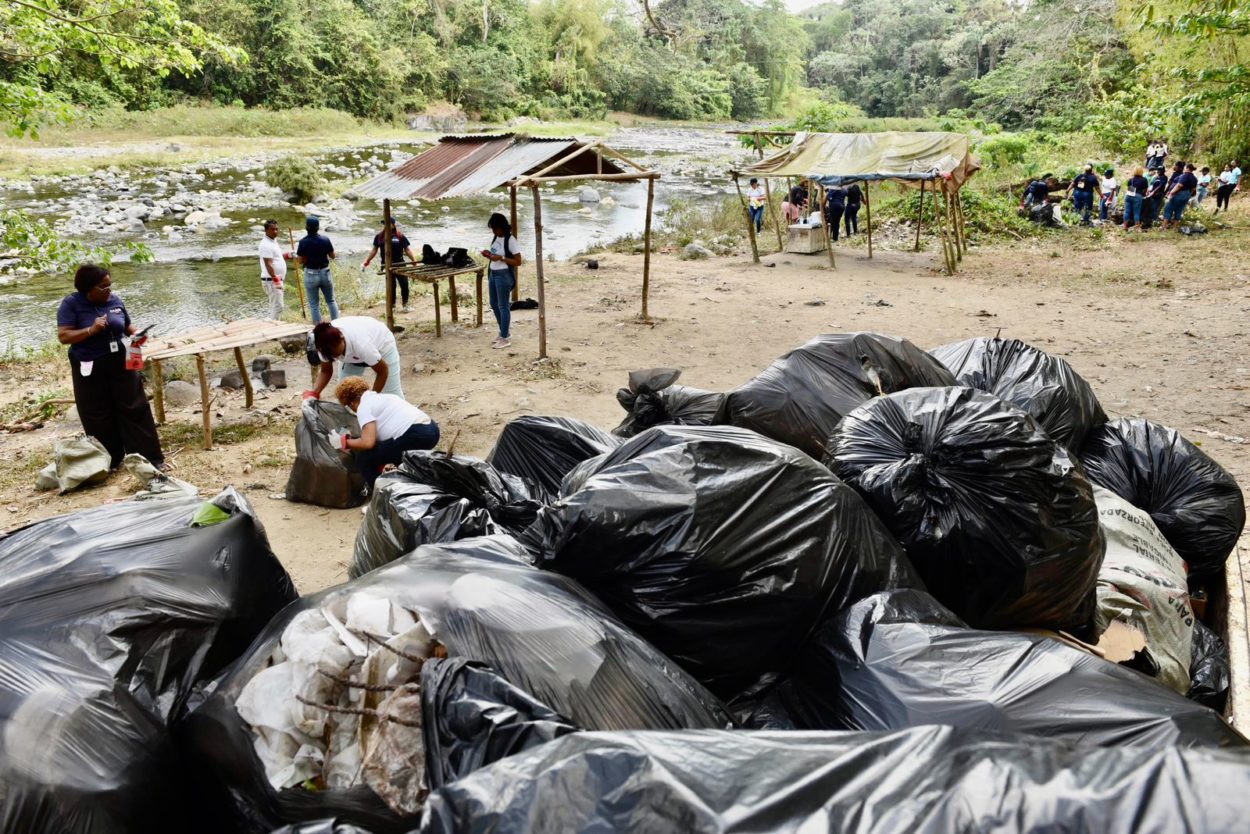 Caasd realiza limpieza en el río Isa