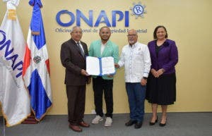 Onapi entrega Patente de Utilidad al Instituto Politécnico Loyola