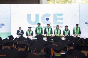 UCE gradúa otros 316 profesionales