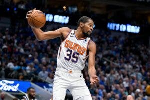 Durant regresa con 16 puntos; se estrena ante público en Phoenix
