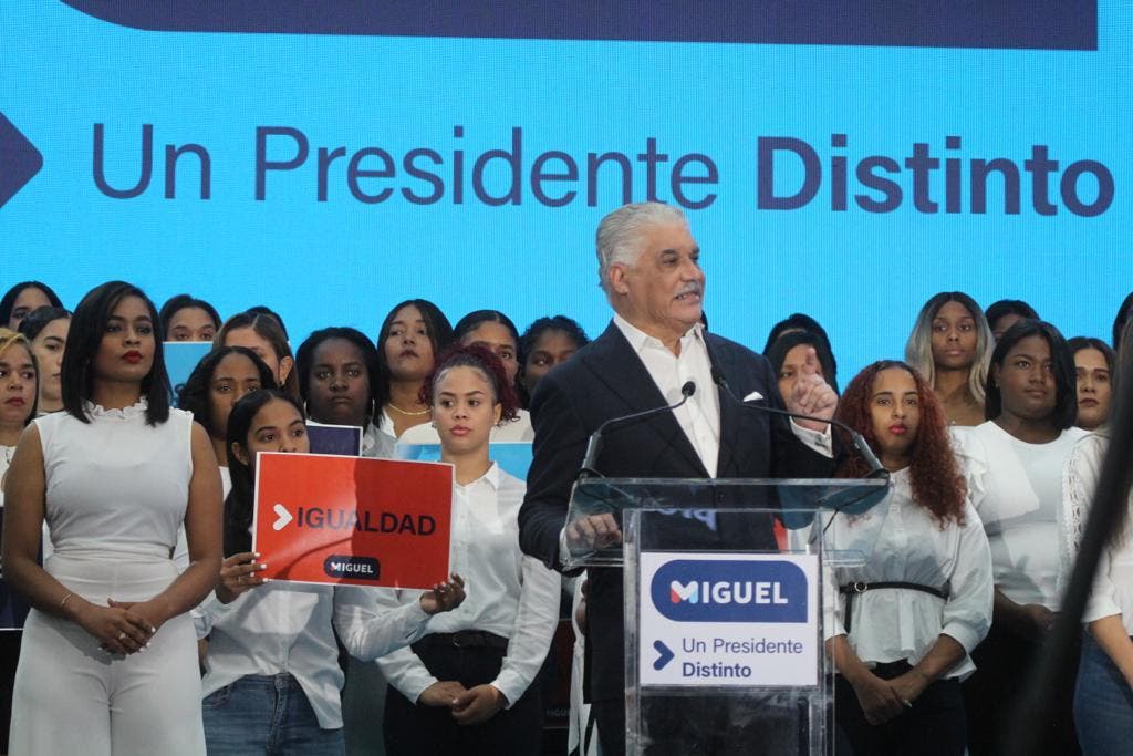 Miguel Vargas formaliza aspiración presidencial