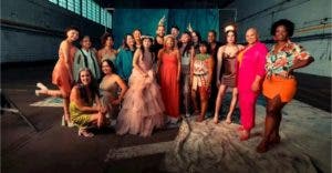 Maluma enaltece la valentía de 17 mujeres diversas en el video de «La Reina»