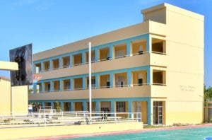 Inauguran escuela en Duvergé con inversión superior a RD$63 millones