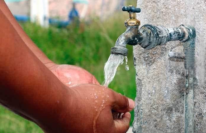 ONU acusa a embotelladoras de frenar acceso al agua potable