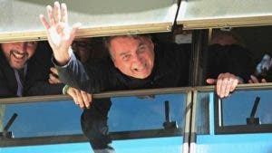 Bolsonaro regresa a Brasil después de tres meses en EEUU
