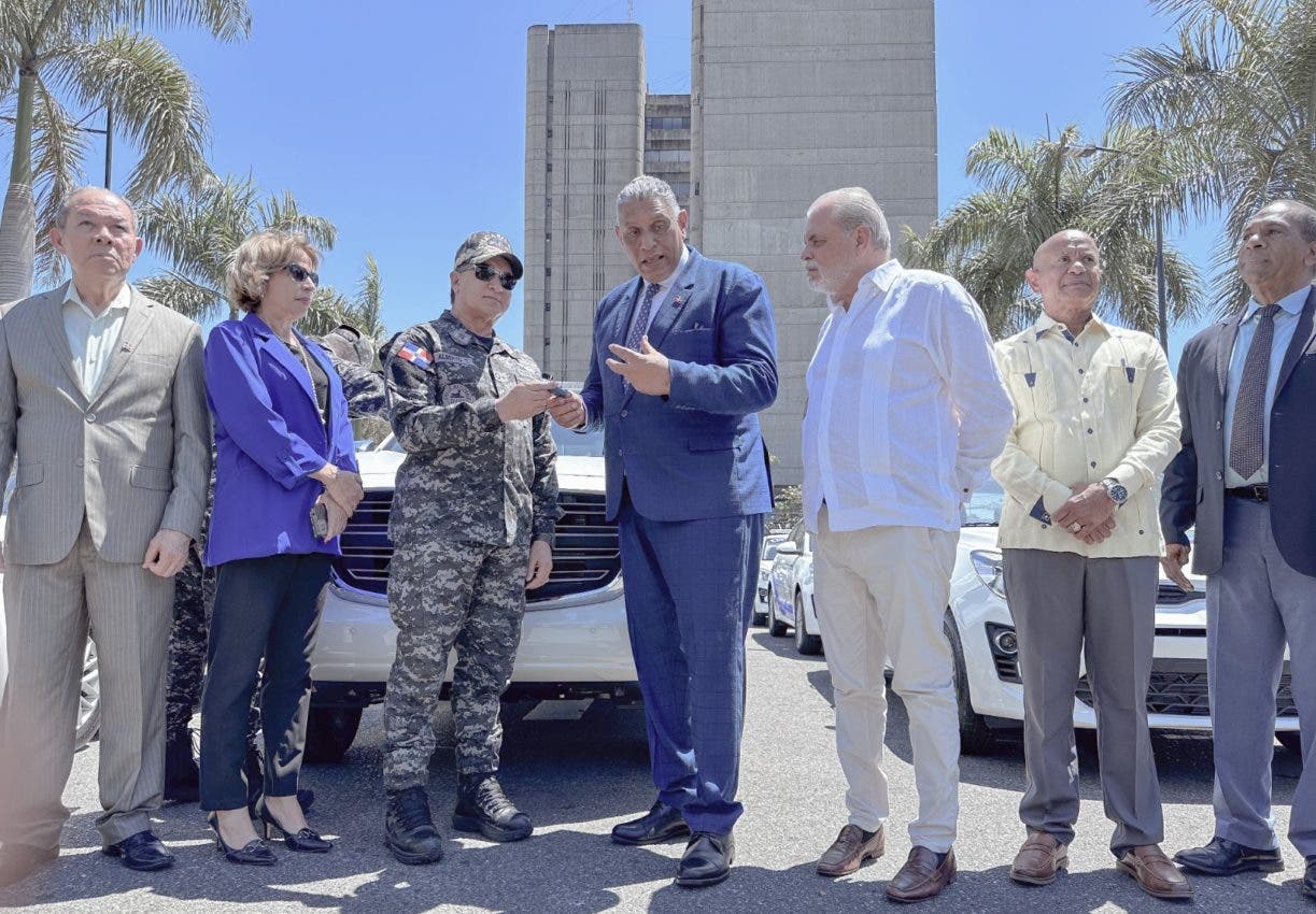 Interior entrega nuevos vehículos a PN