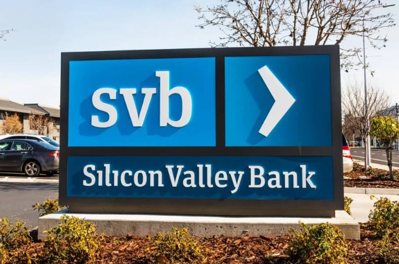 Fuertes caídas en bancos estadounidenses tras colapso del SVB