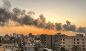 Los países se apresuran a evacuar de Sudán a sus ciudadanos por el conflicto