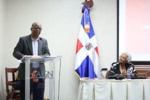 Ofrecen conversatorio sobre Camila Henríquez