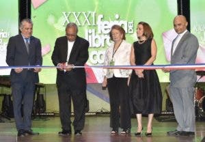 Con gran éxito se desarrolla Feria del Libro Católico