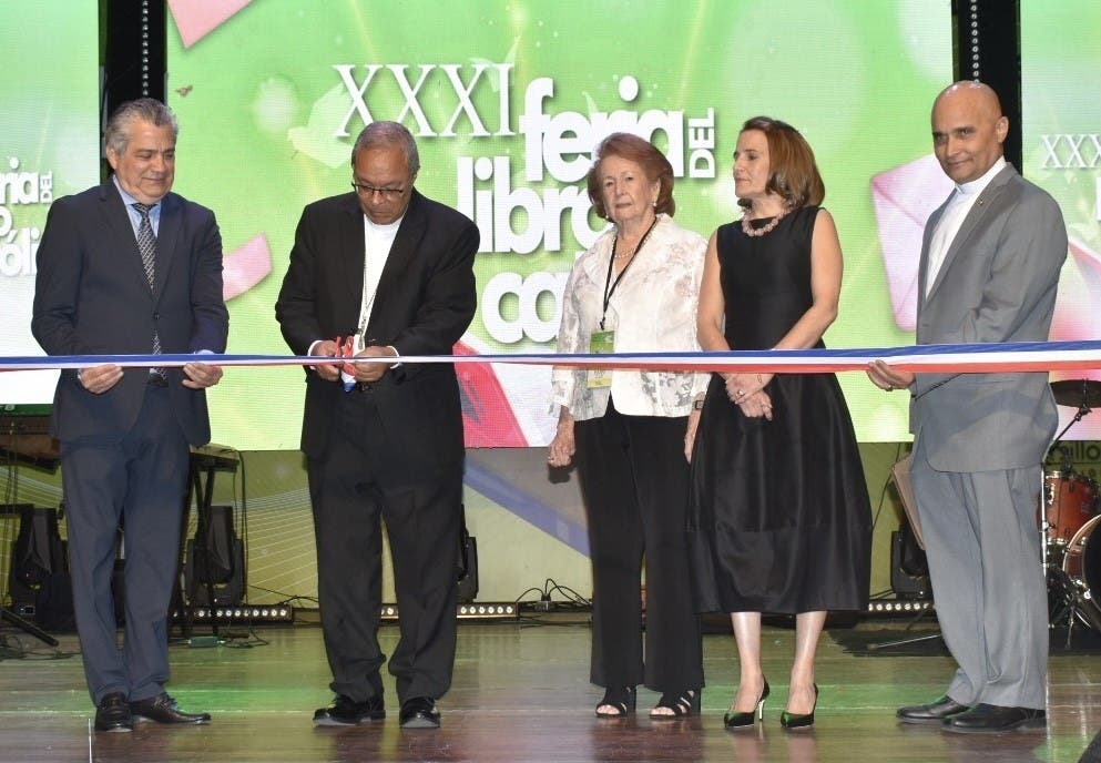 Con gran éxito se desarrolla Feria del Libro Católico