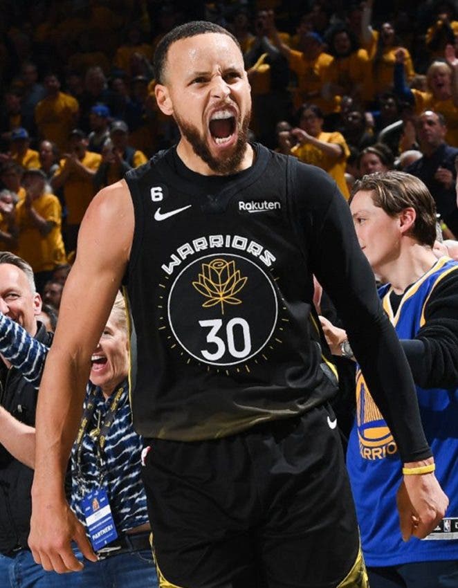 Curry impulsa a los Warriors sobre Kings