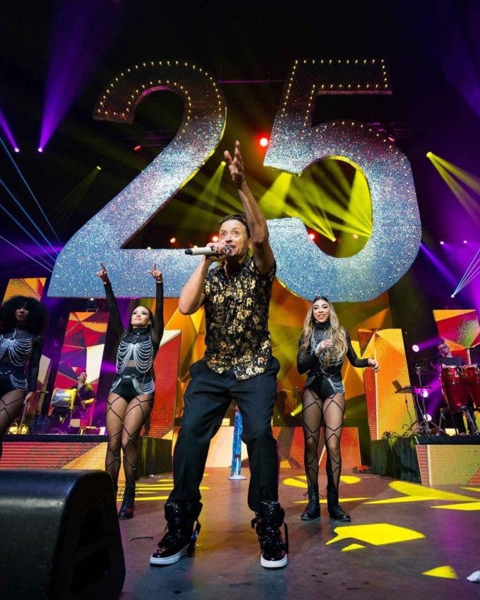 Elvis Crespo conquista PR en el 25 aniversario de Suavemente