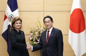 Raquel Peña se reúne con primer ministro japones para estrechar lazos