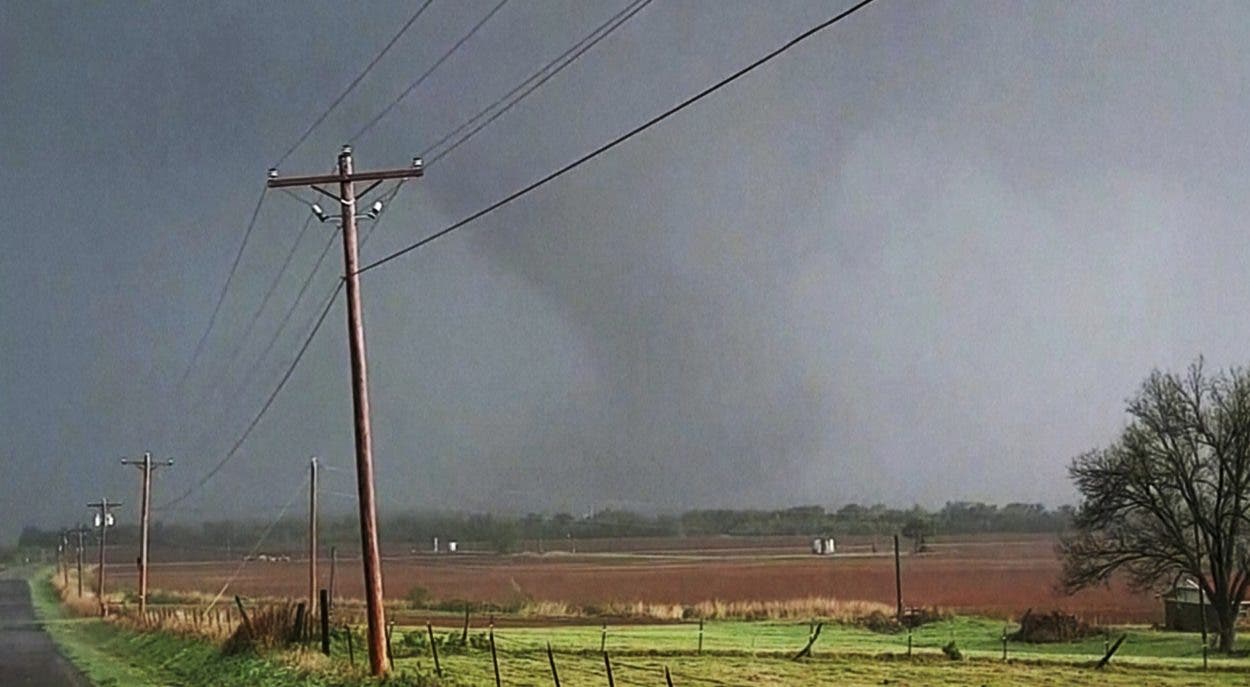 Al menos 2 muertos por tornados en Oklahoma
