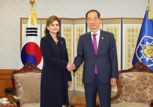 Raquel Peña y el primer ministro surcoreano se reúnen para estrechar lazos