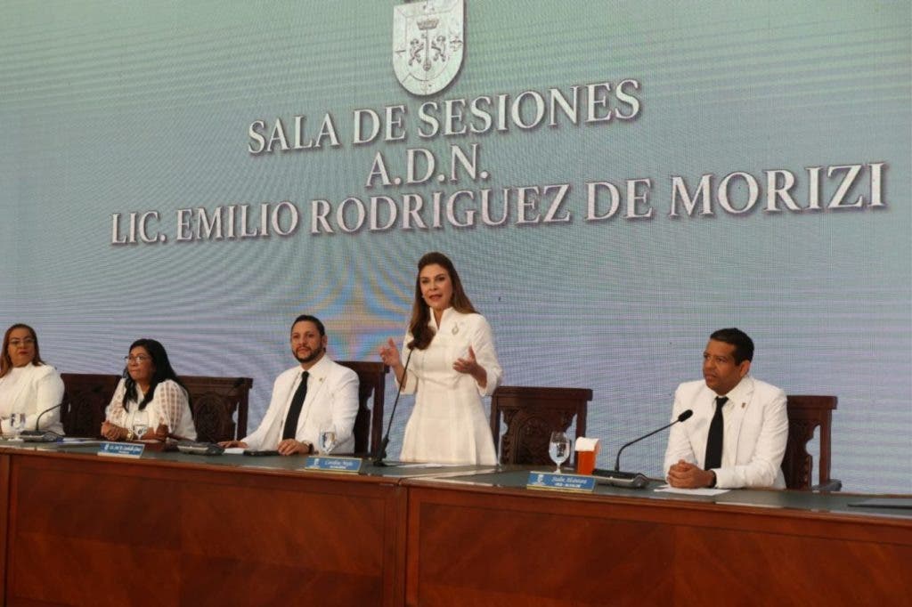 La alcaldesa Carolina Mejía al rendir cuentas sobre su gestión en la alcaldía del Distrito Nacional. Foto Arlina Castillo