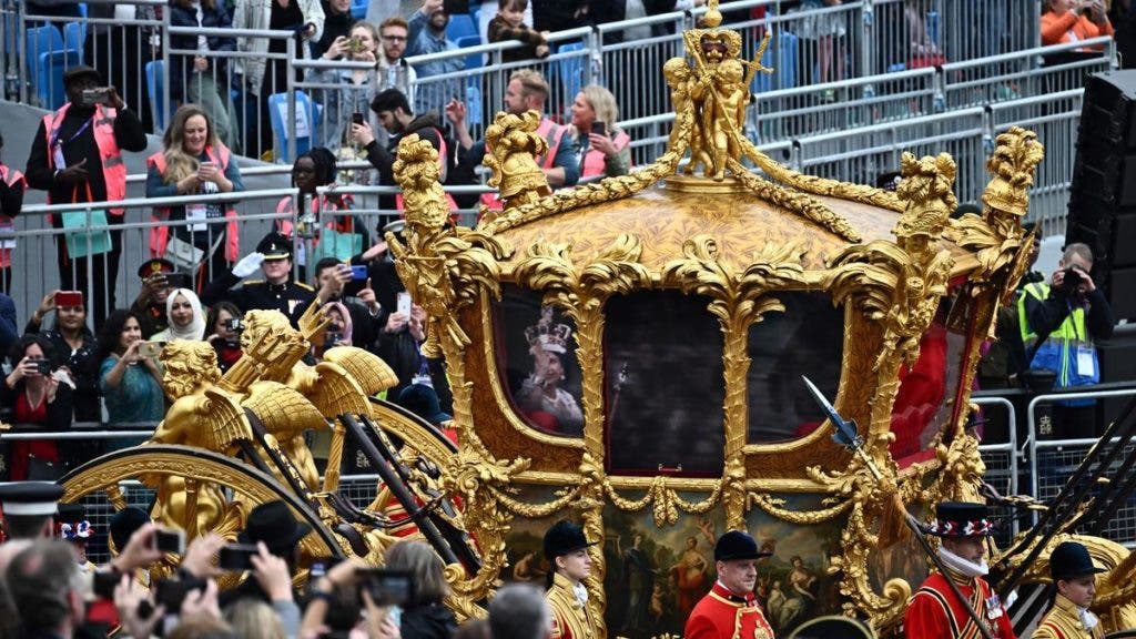 Carlos III y Camila viajaran en una carroza mas moderna para la coronacion